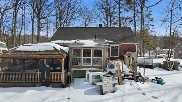 1026 Suffield St, Agawam, MA 01001