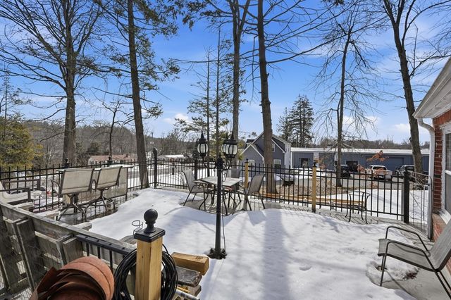 1026 Suffield St, Agawam, MA 01001