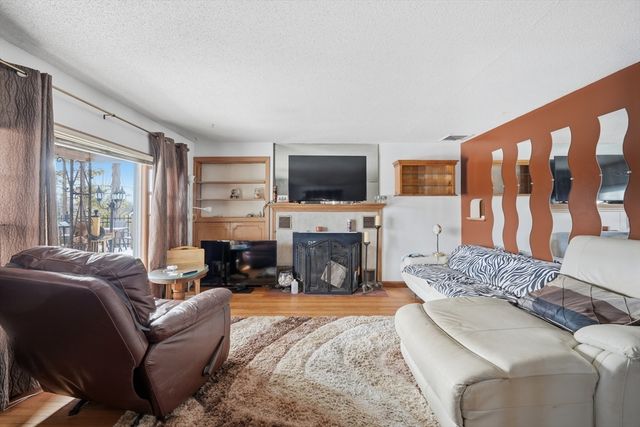 1026 Suffield St, Agawam, MA 01001