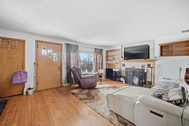 1026 Suffield St, Agawam, MA 01001