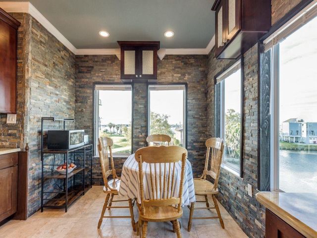 126 E Shore Drive, Clear Lake Shores, TX 77565