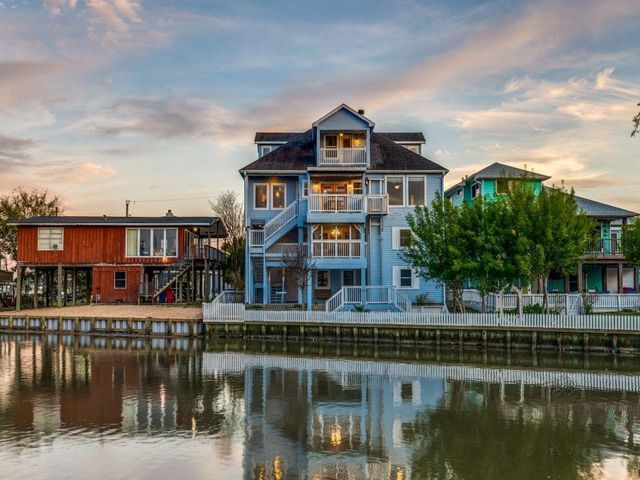 126 E Shore Drive, Clear Lake Shores, TX 77565