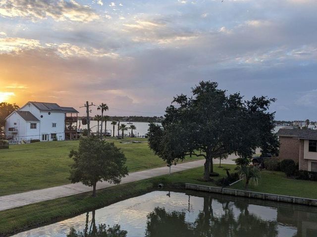 126 E Shore Drive, Clear Lake Shores, TX 77565
