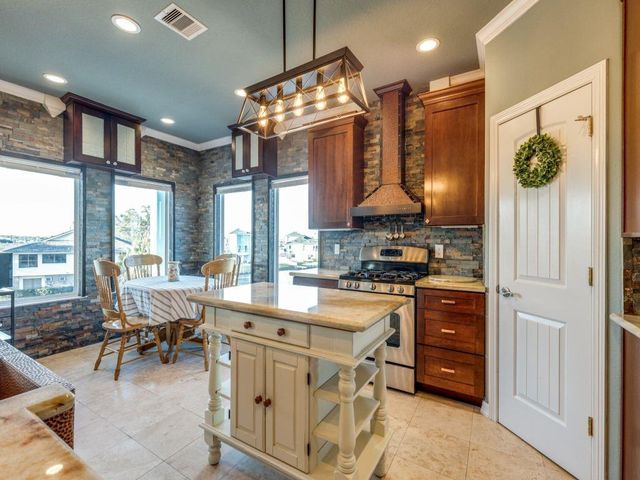 126 E Shore Drive, Clear Lake Shores, TX 77565