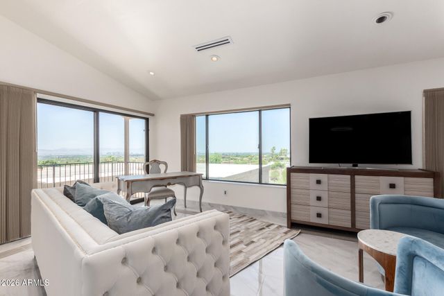 6526 N 37TH Street, Phoenix, AZ 85018