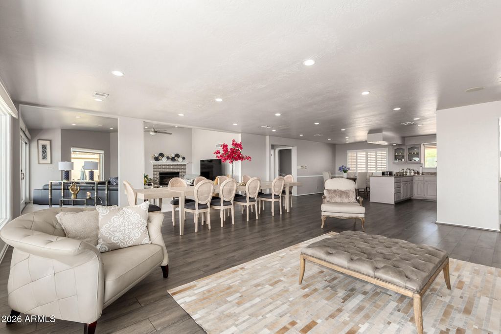 Image 10 of property listing at 6526 N 37TH Street, Phoenix, AZ 85018