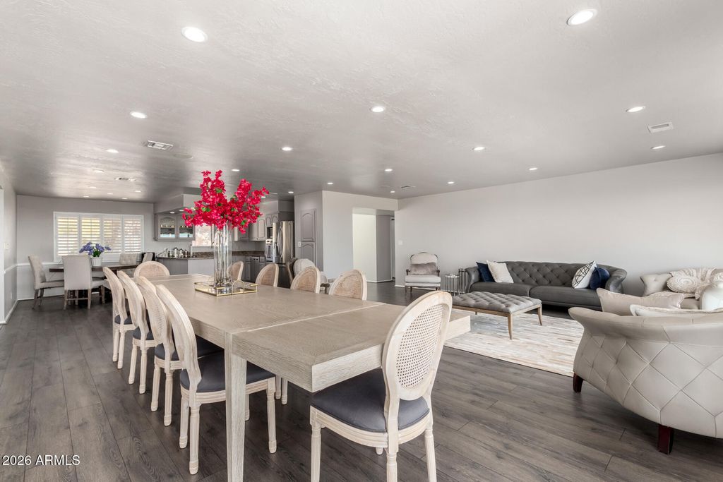 Image 11 of property listing at 6526 N 37TH Street, Phoenix, AZ 85018