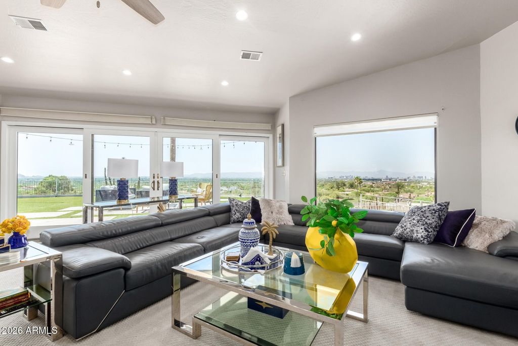 Image 15 of property listing at 6526 N 37TH Street, Phoenix, AZ 85018