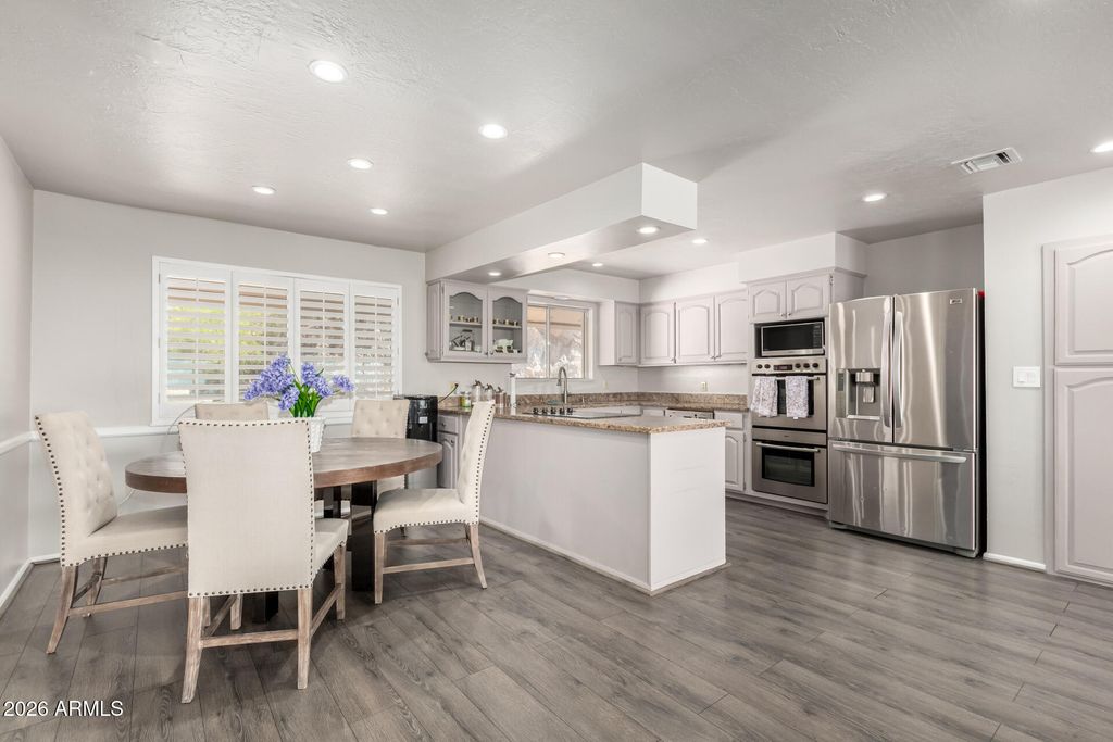 Image 16 of property listing at 6526 N 37TH Street, Phoenix, AZ 85018