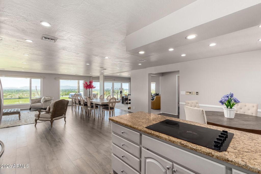 Image 18 of property listing at 6526 N 37TH Street, Phoenix, AZ 85018
