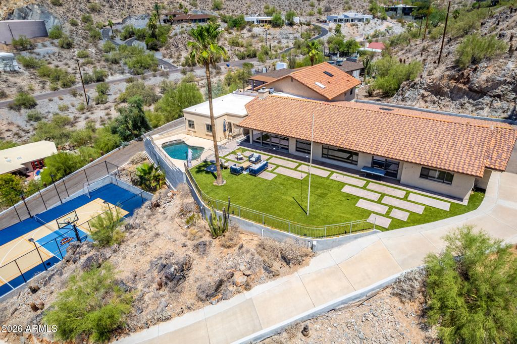 Image 2 of property listing at 6526 N 37TH Street, Phoenix, AZ 85018