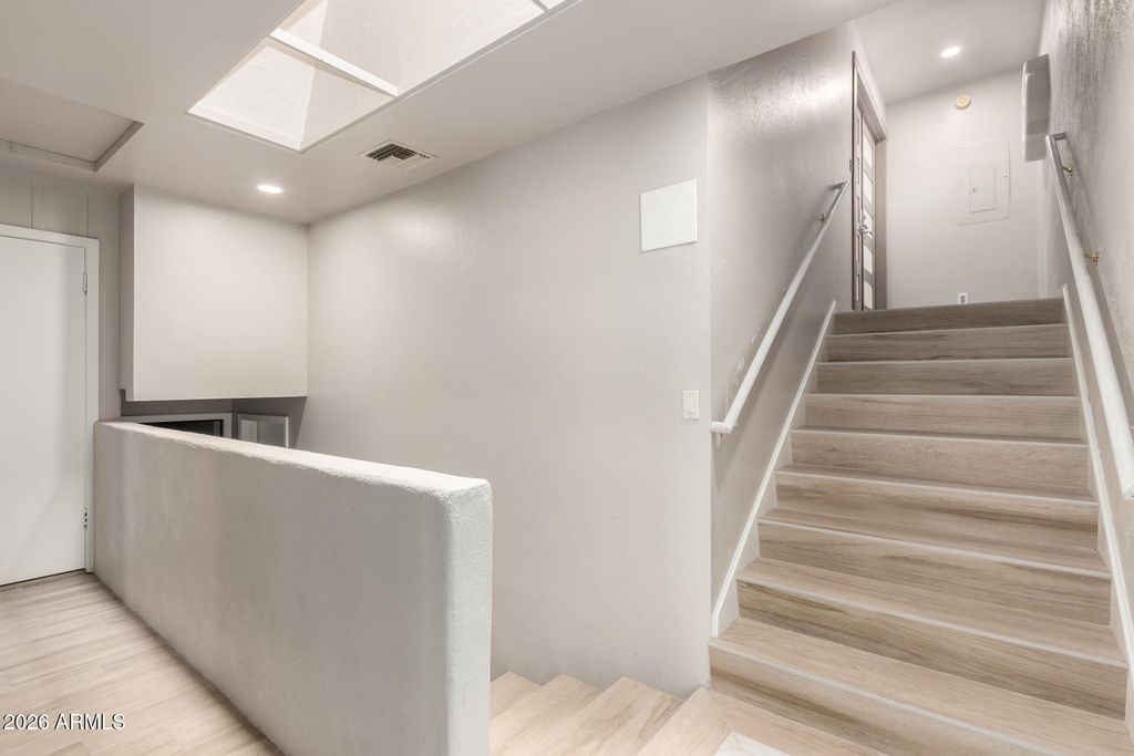 Image 20 of property listing at 6526 N 37TH Street, Phoenix, AZ 85018