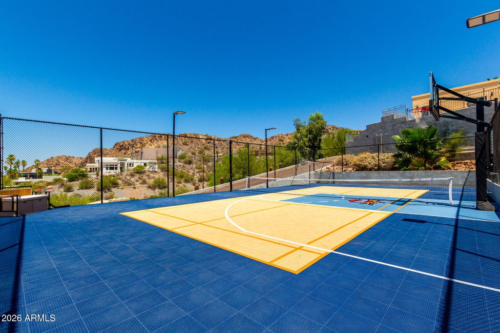 Image 5 of property listing at 6526 N 37TH Street, Phoenix, AZ 85018