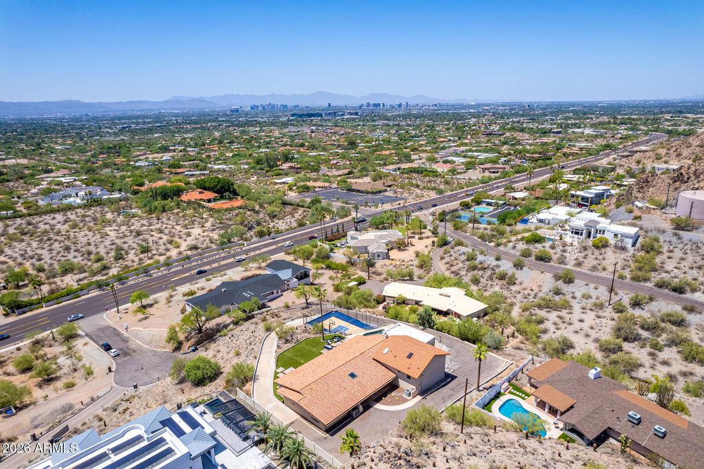 Image 6 of property listing at 6526 N 37TH Street, Phoenix, AZ 85018