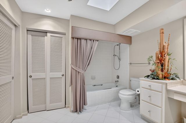 19720 Sawgrass Drive 902, Boca Raton, FL 33434