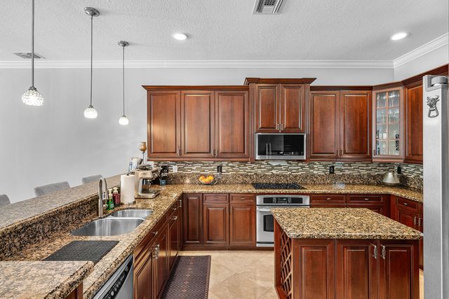 71 Via Poinciana Lane, Boca Raton, FL 33487