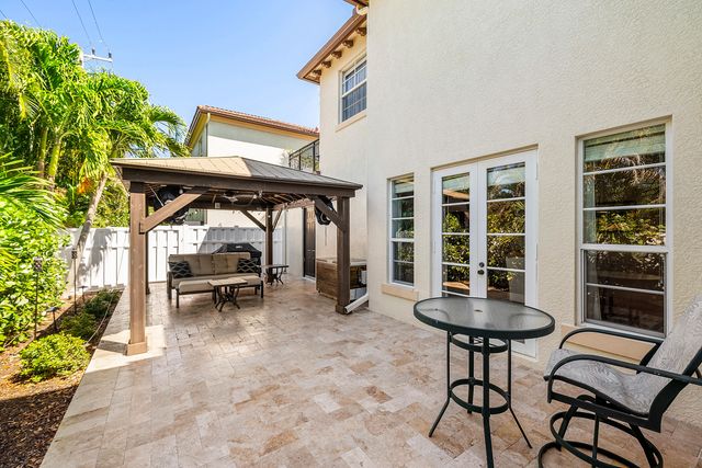 71 Via Poinciana Lane, Boca Raton, FL 33487