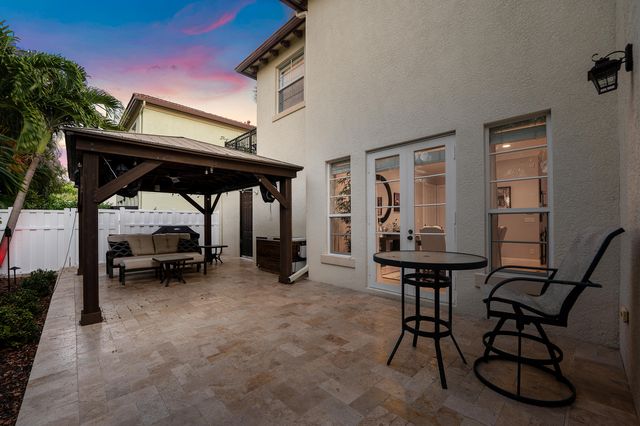 71 Via Poinciana Lane, Boca Raton, FL 33487