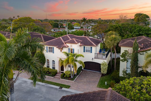 71 Via Poinciana Lane, Boca Raton, FL 33487