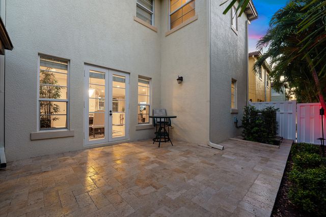 71 Via Poinciana Lane, Boca Raton, FL 33487