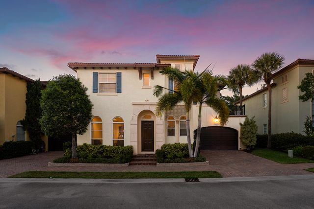 71 Via Poinciana Lane, Boca Raton, FL 33487
