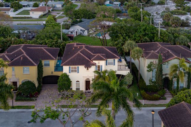 71 Via Poinciana Lane, Boca Raton, FL 33487