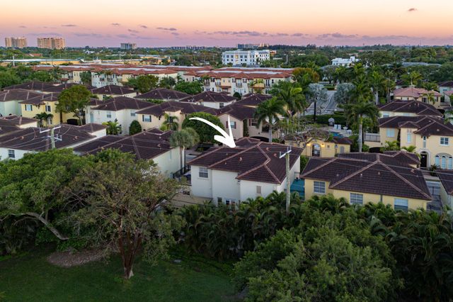 71 Via Poinciana Lane, Boca Raton, FL 33487
