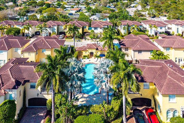 71 Via Poinciana Lane, Boca Raton, FL 33487