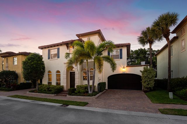 71 Via Poinciana Lane, Boca Raton, FL 33487