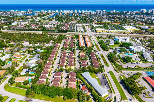71 Via Poinciana Lane, Boca Raton, FL 33487