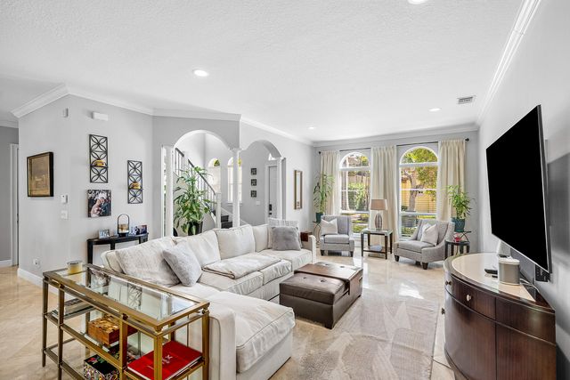 71 Via Poinciana Lane, Boca Raton, FL 33487