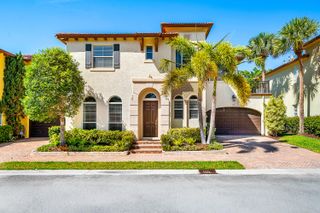 71 Via Poinciana Lane, Boca Raton, FL 33487