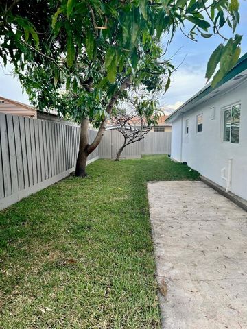 801 NE 36th Street, Oakland Park, FL 33334