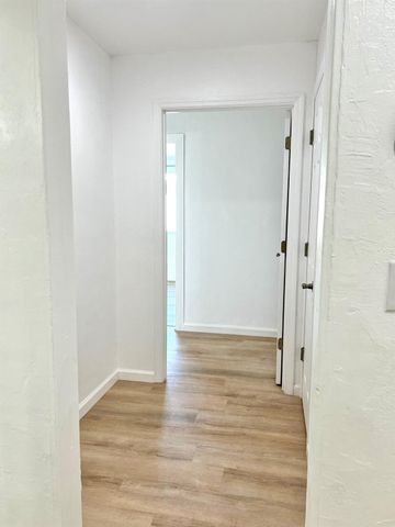 801 NE 36th Street, Oakland Park, FL 33334