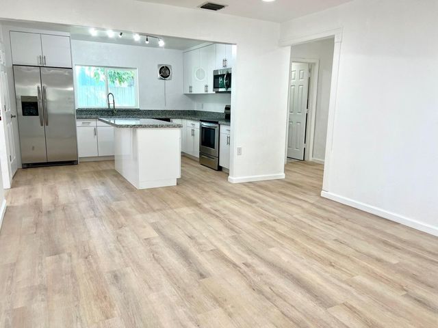 801 NE 36th Street, Oakland Park, FL 33334