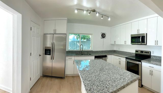 801 NE 36th Street, Oakland Park, FL 33334