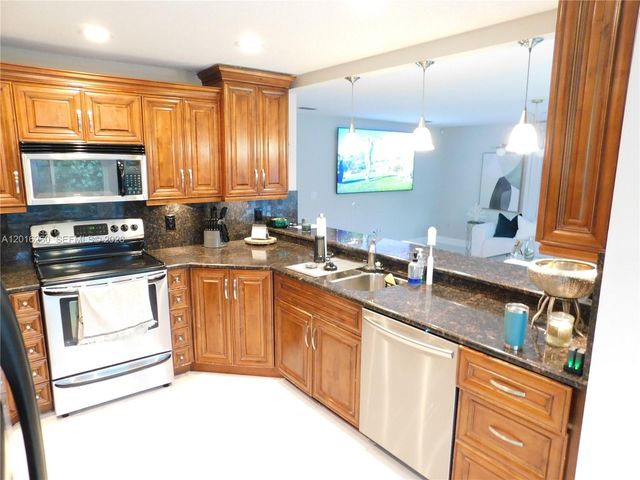 14231 Harpers Ferry St, Davie, FL 33325