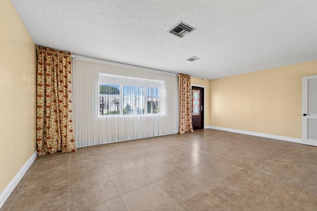 1708 SW 21st Street SW, Boynton Beach, FL 33426