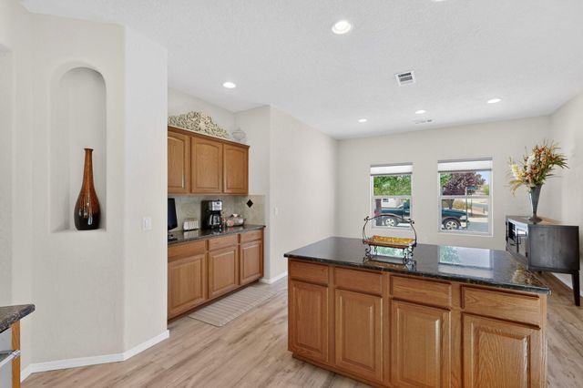 900 Golden Yarrow Trail, Bernalillo, NM 87004