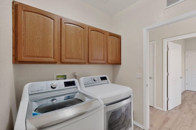 900 Golden Yarrow Trail, Bernalillo, NM 87004