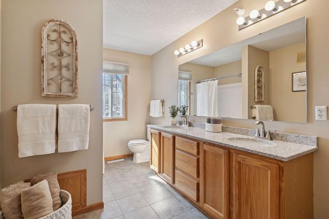 14392 Raymond Lane, Eden Prairie, MN 55347