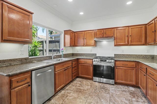 7648 Boardwalk Way, Antelope, CA 95843