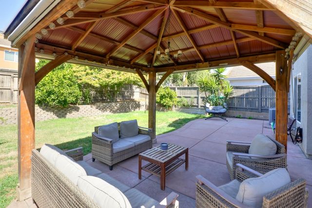 7648 Boardwalk Way, Antelope, CA 95843