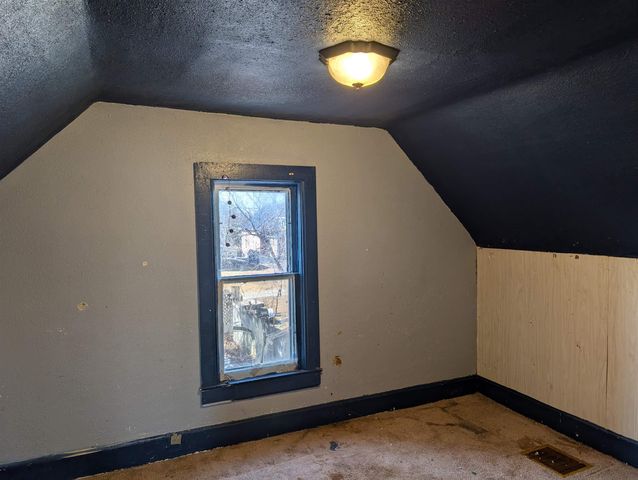 140 SW 4th Avenue, Oelwein, IA 50662