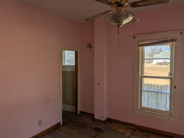 140 SW 4th Avenue, Oelwein, IA 50662