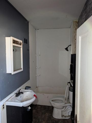 140 SW 4th Avenue, Oelwein, IA 50662