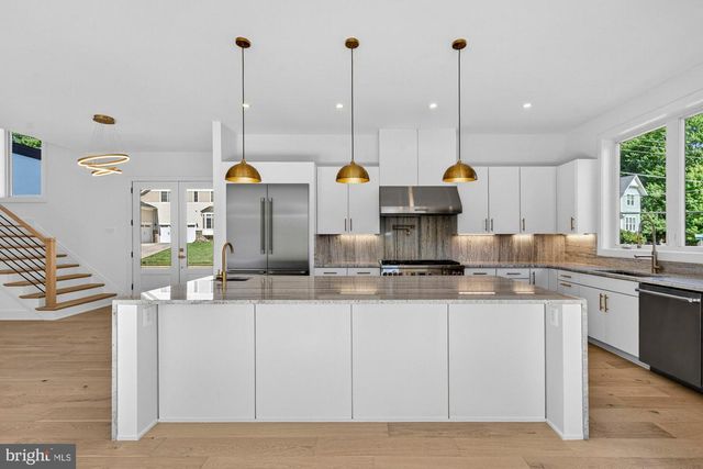 719 MEADOW LN SW, Vienna, VA 22180