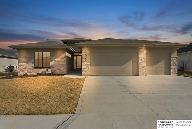 4807 N 192nd Avenue Circle, Elkhorn, NE 68022