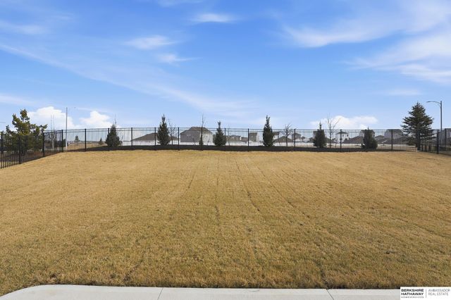4807 N 192nd Avenue Circle, Elkhorn, NE 68022