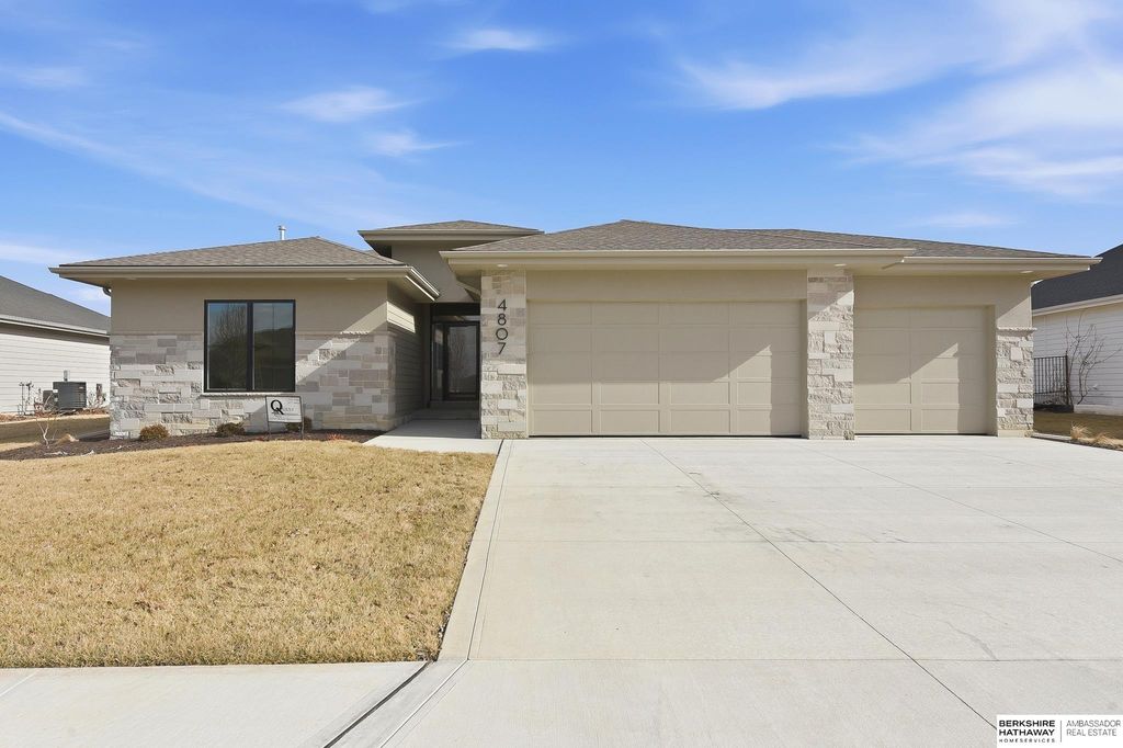 4807 N 192nd Avenue Circle, Elkhorn, NE 68022